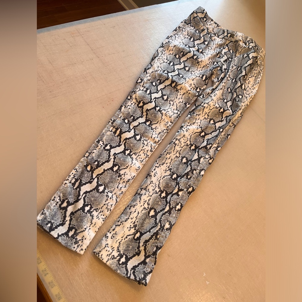 Amaryllis snake print jegging style pant